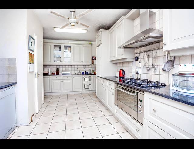 4 BEDROOM HOUSE FOR SALE IN BRYANSTON